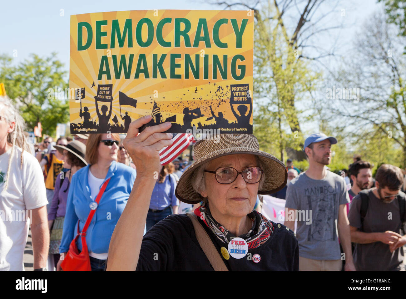 Washington, DC, Stati Uniti d'America. Il 17 aprile, 2016.centinaia di democrazia molla protesta degli attivisti su Capitol Hill Foto Stock