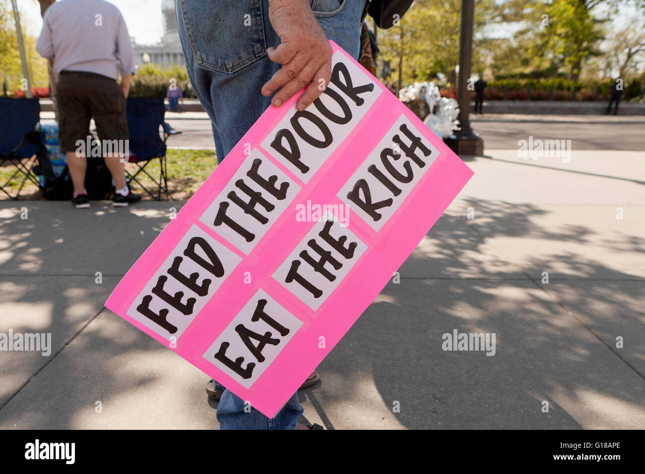 Washington, DC, Stati Uniti d'America. Il 17 aprile, 2016.centinaia di democrazia molla protesta degli attivisti su Capitol Hill Foto Stock