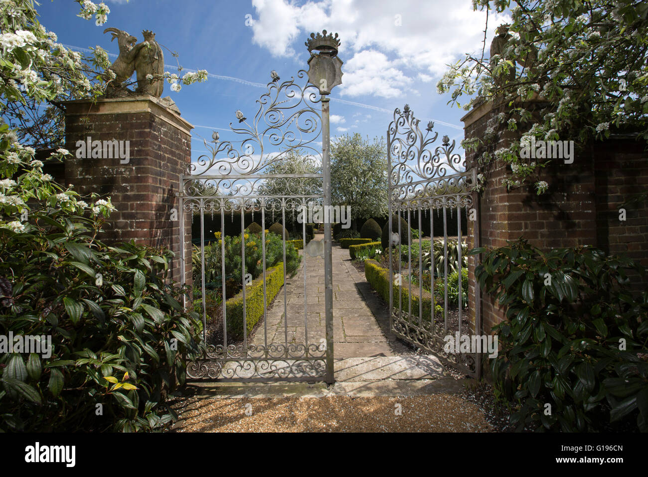 34 anni Oliver Wallop, visconte Lymington, a Farleigh House, Farleigh ...