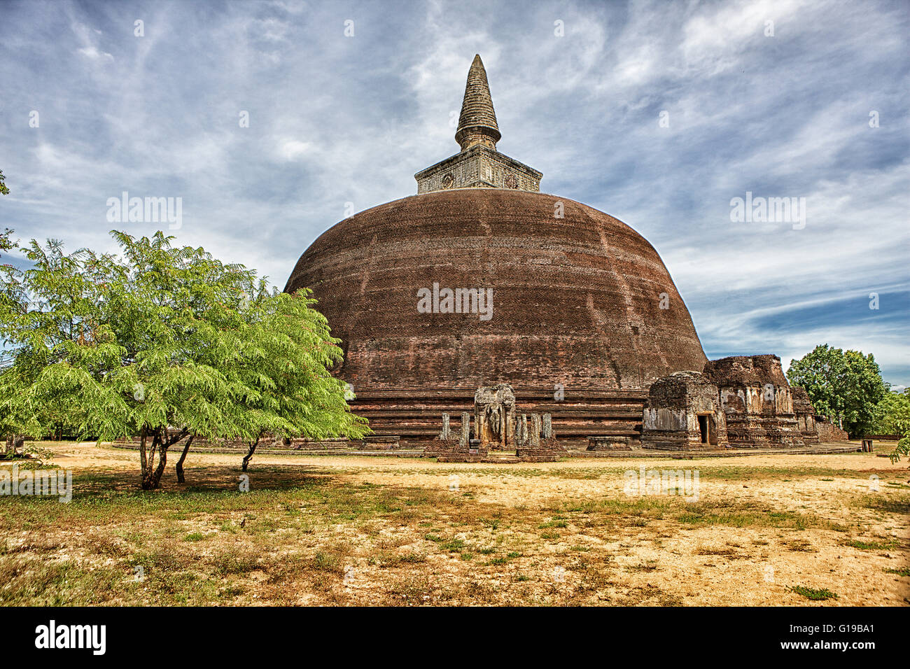 Sri Lanka, antica città di Polonnaruwa, vista del XII secolo Kiri Vehera stupa Foto Stock