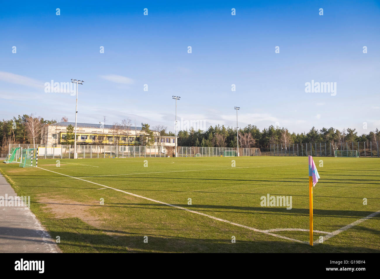 Open-air campo di calcio nel campo di addestramento Foto Stock