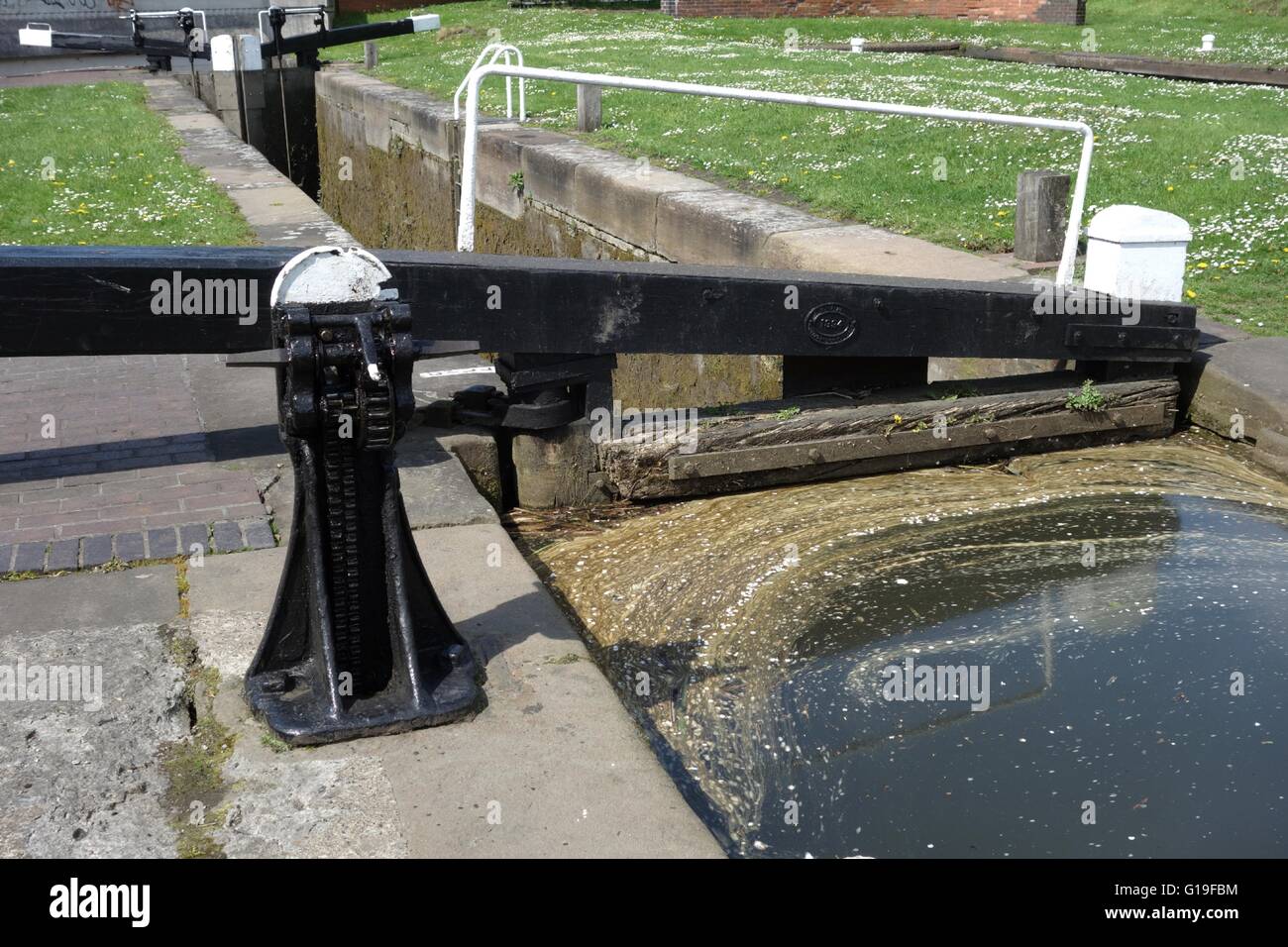 Bloccare il portellone in corrispondenza "Delph serrature o il "Delph nove su Dudley No1 Canal. West Midlands. Regno Unito Foto Stock
