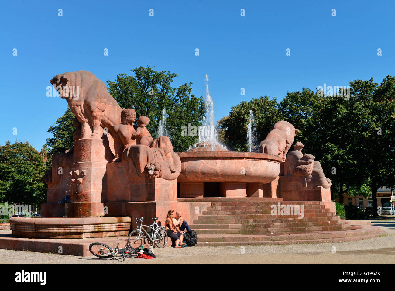 Brunnen der Fruchtbarkeit, Arnswalder Platz, Prenzlauer Berg di Berlino, Deutschland Foto Stock