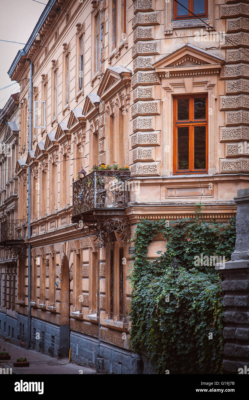 Dettagli architettonici di vecchi edifici di Lviv. Lviv è una città in w Foto Stock