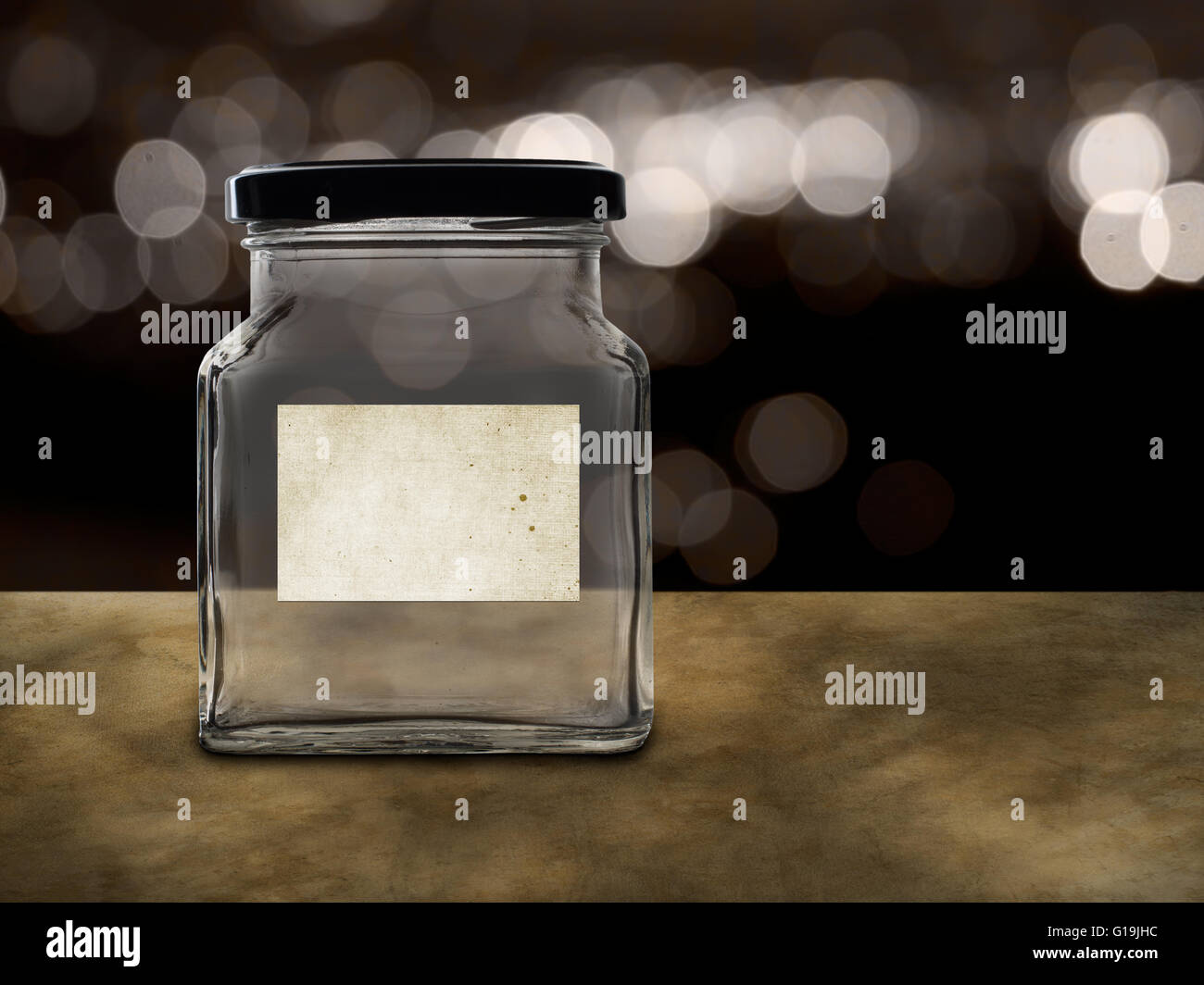 Svuotare il vaso per suggerimenti, risparmi, o pensione ecc. Molte possibili etichette. Foto Stock