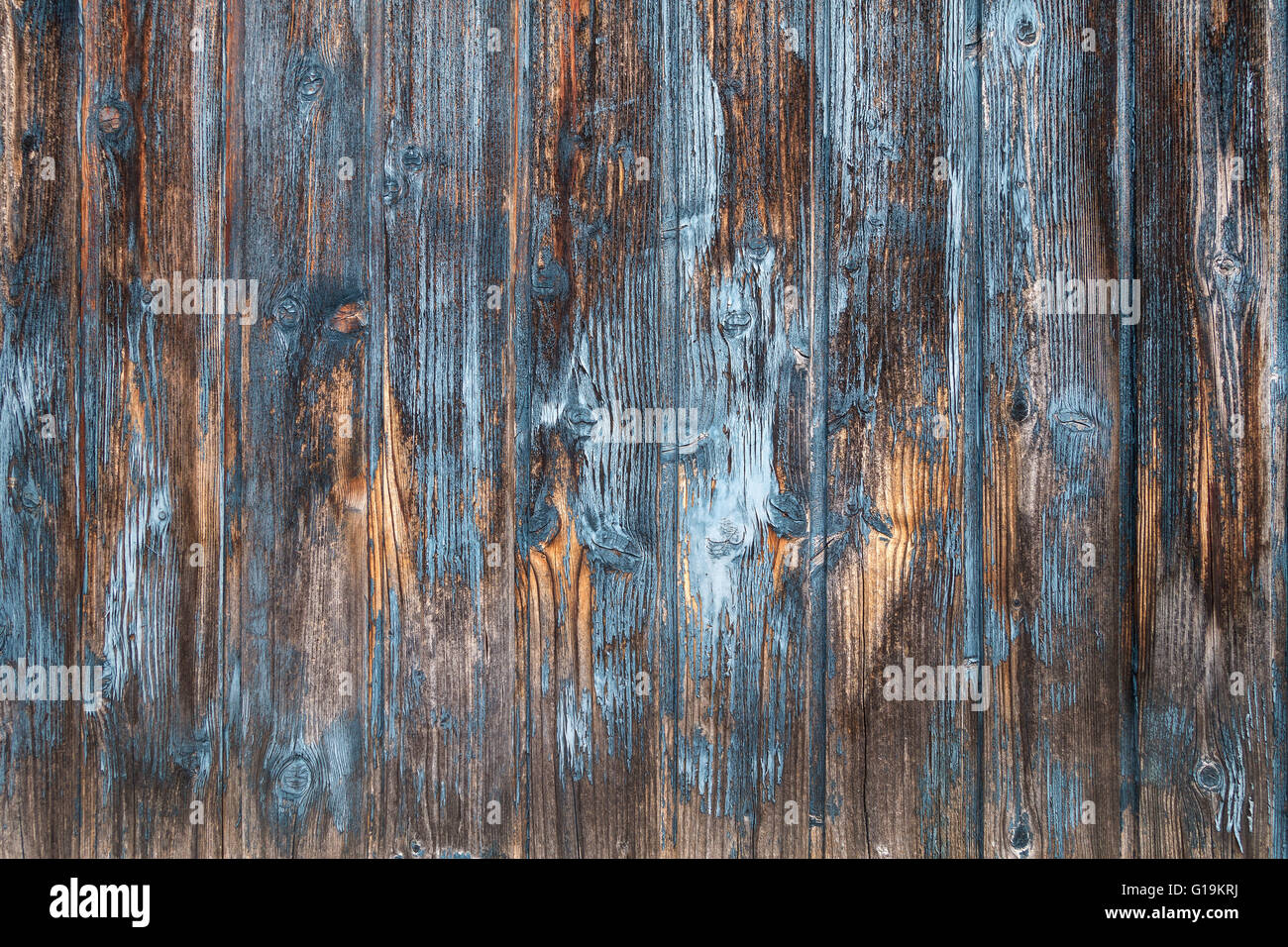 Weathered marrone e blu facciata in legno Foto Stock