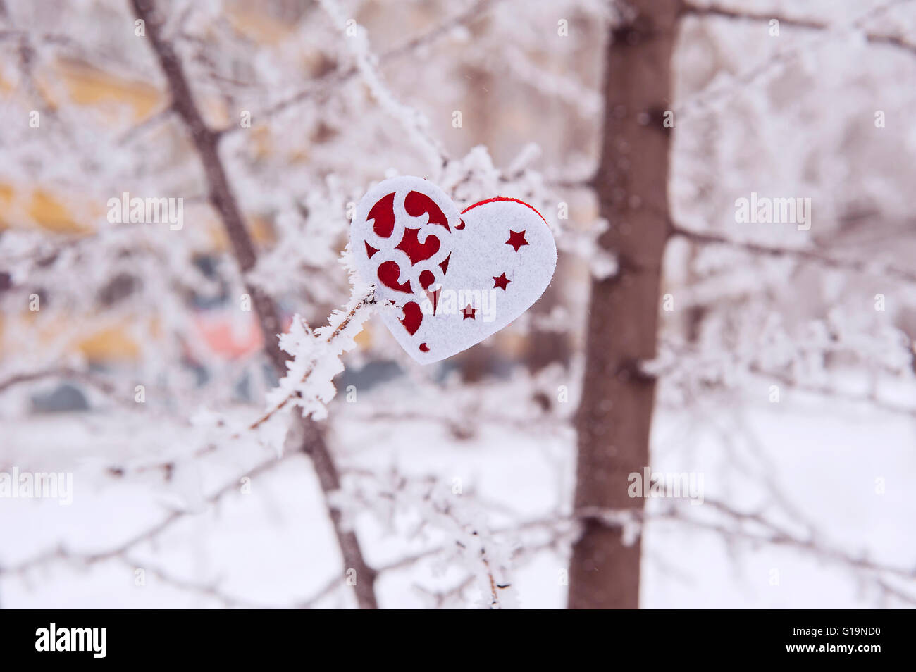 Cuore giocattoli coperte di neve Foto Stock