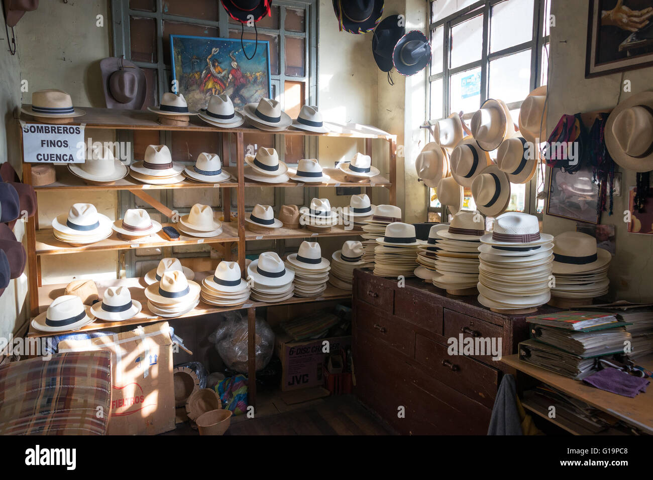 Negozio di vendita Panama cappelli in Cuenca, Ecuador Foto Stock