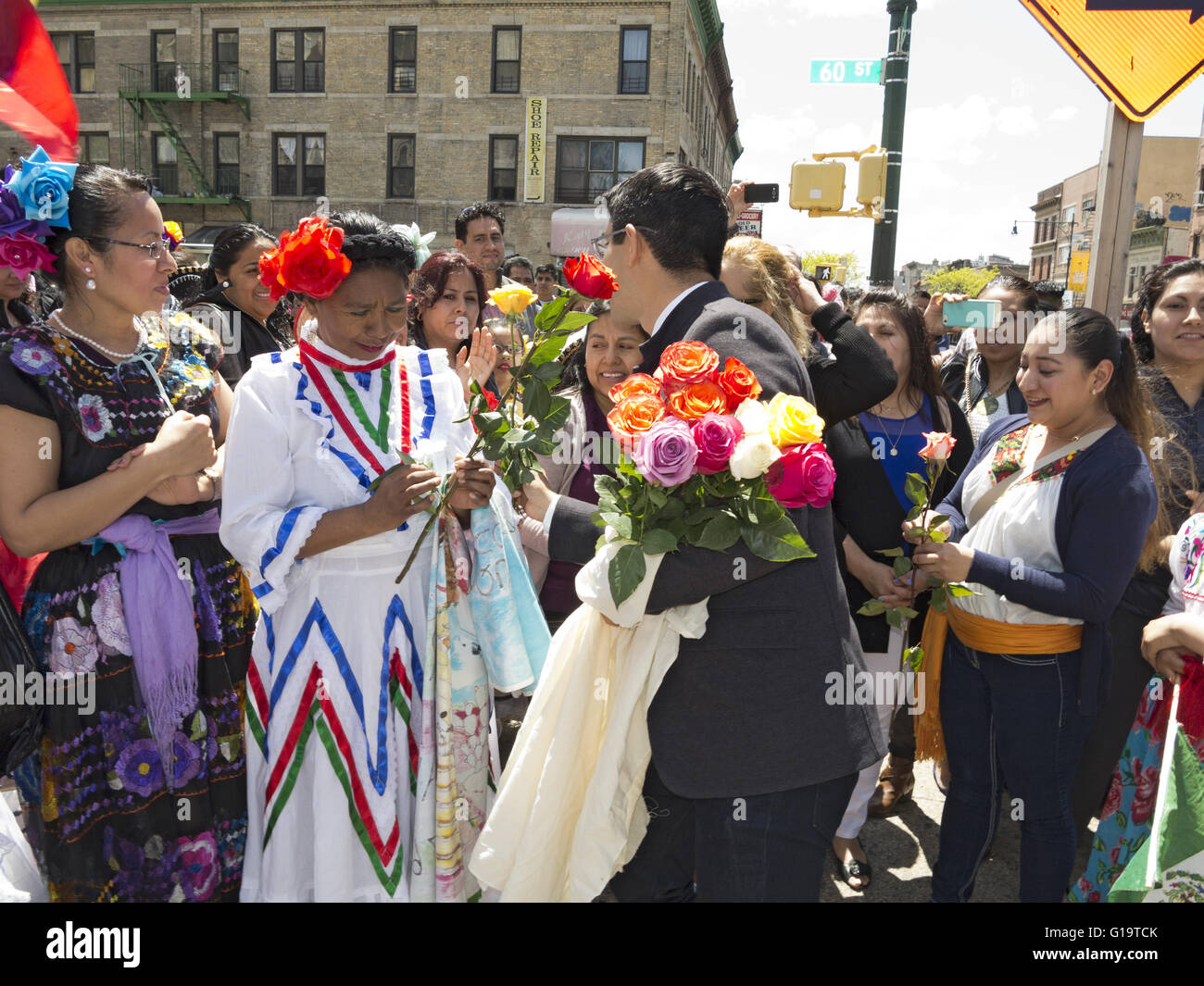 Cinco de Mayo e Madre della parata del giorno del Sunset Park quartiere di Brooklyn, NY, 8 maggio 2016. Foto Stock