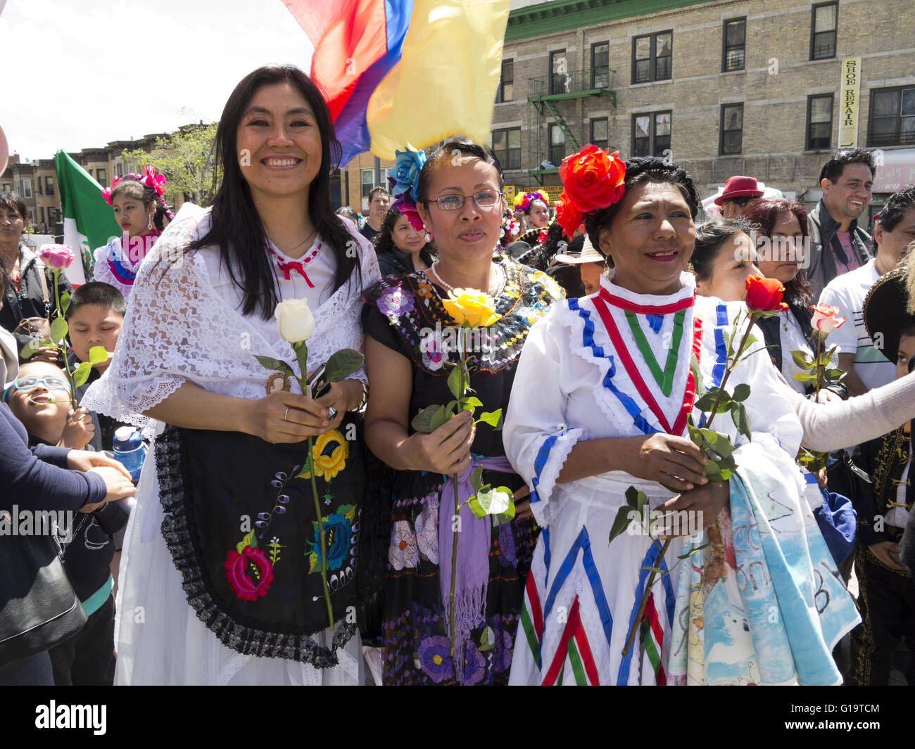 Cinco de Mayo e Madre della parata del giorno del Sunset Park quartiere di Brooklyn, NY, 8 maggio 2016. Foto Stock