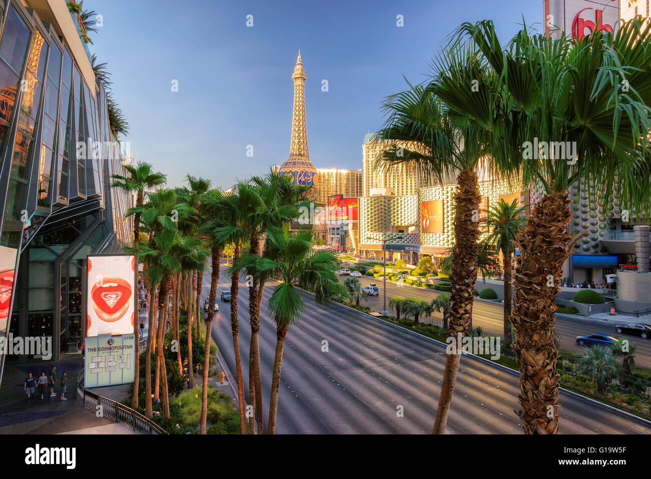 Vista giorno al traffico nella Strip di Las Vegas in estate Foto Stock