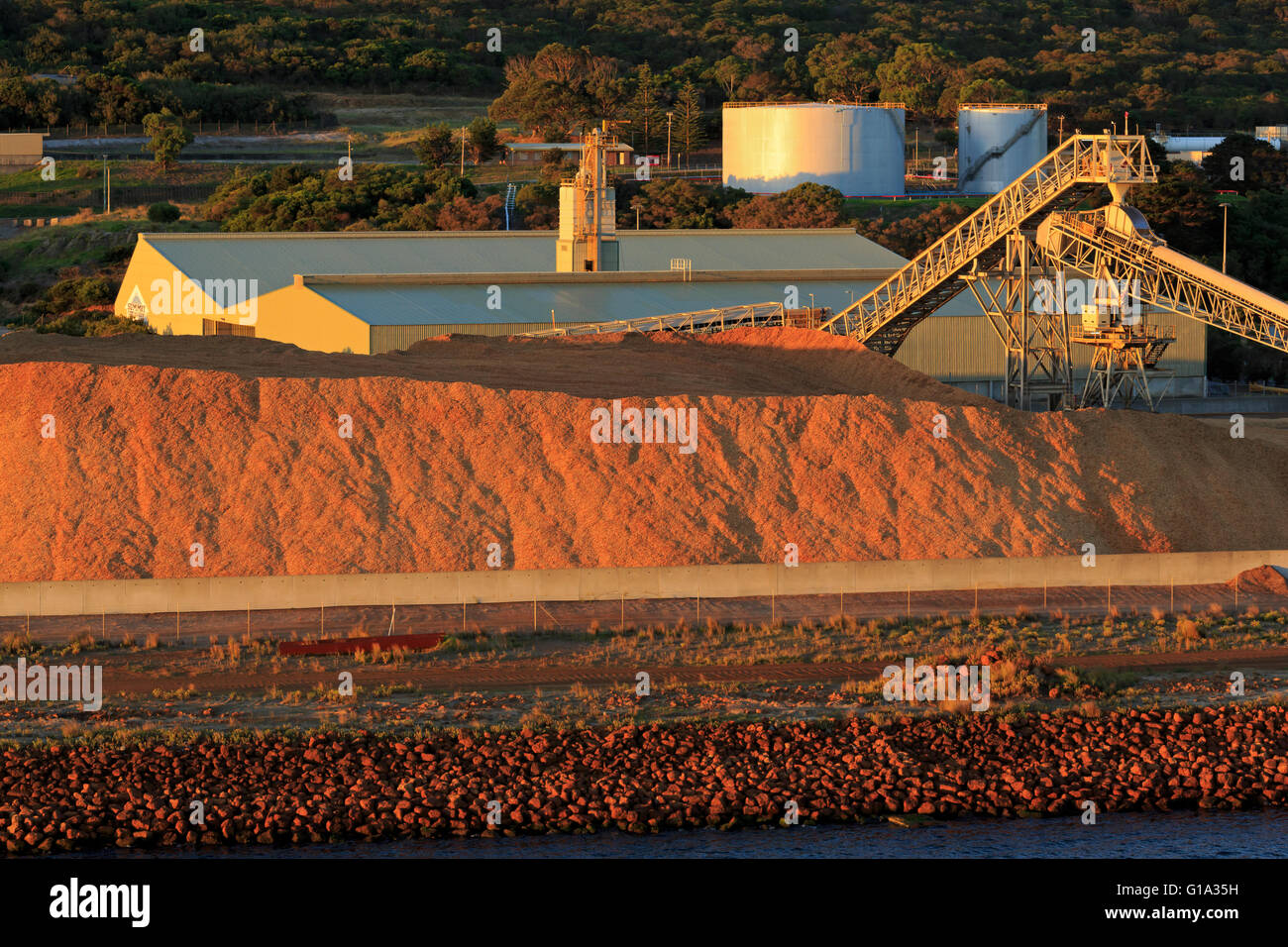 Trucioli di legno su Wharf,Albany porta, Australia occidentale Foto Stock