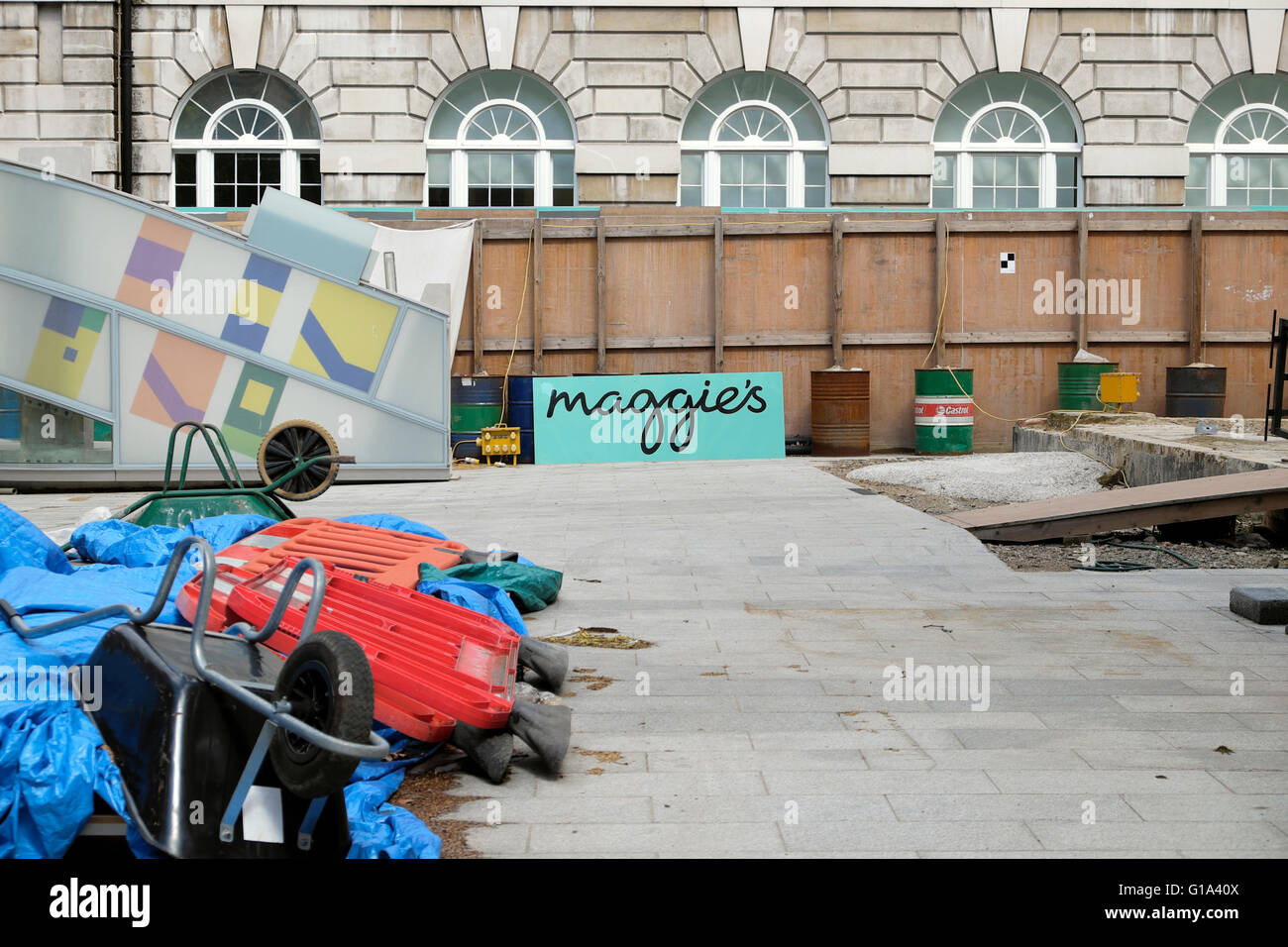 Sito in costruzione e firmare presso la nuova Maggie's Centre, St Barts Hospital dovuti per il completamento nel 2017 Londra UK KATHY DEWITT Foto Stock