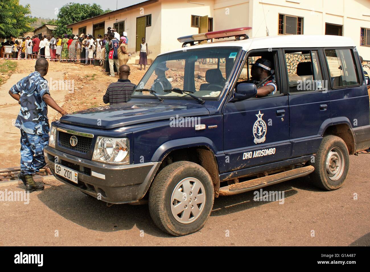 Il Ghana le elezioni generali, 2008 - Polizia assicurando una pacifica ed equa Ghana elezione di Akosombo, nei pressi di Accra Foto Stock