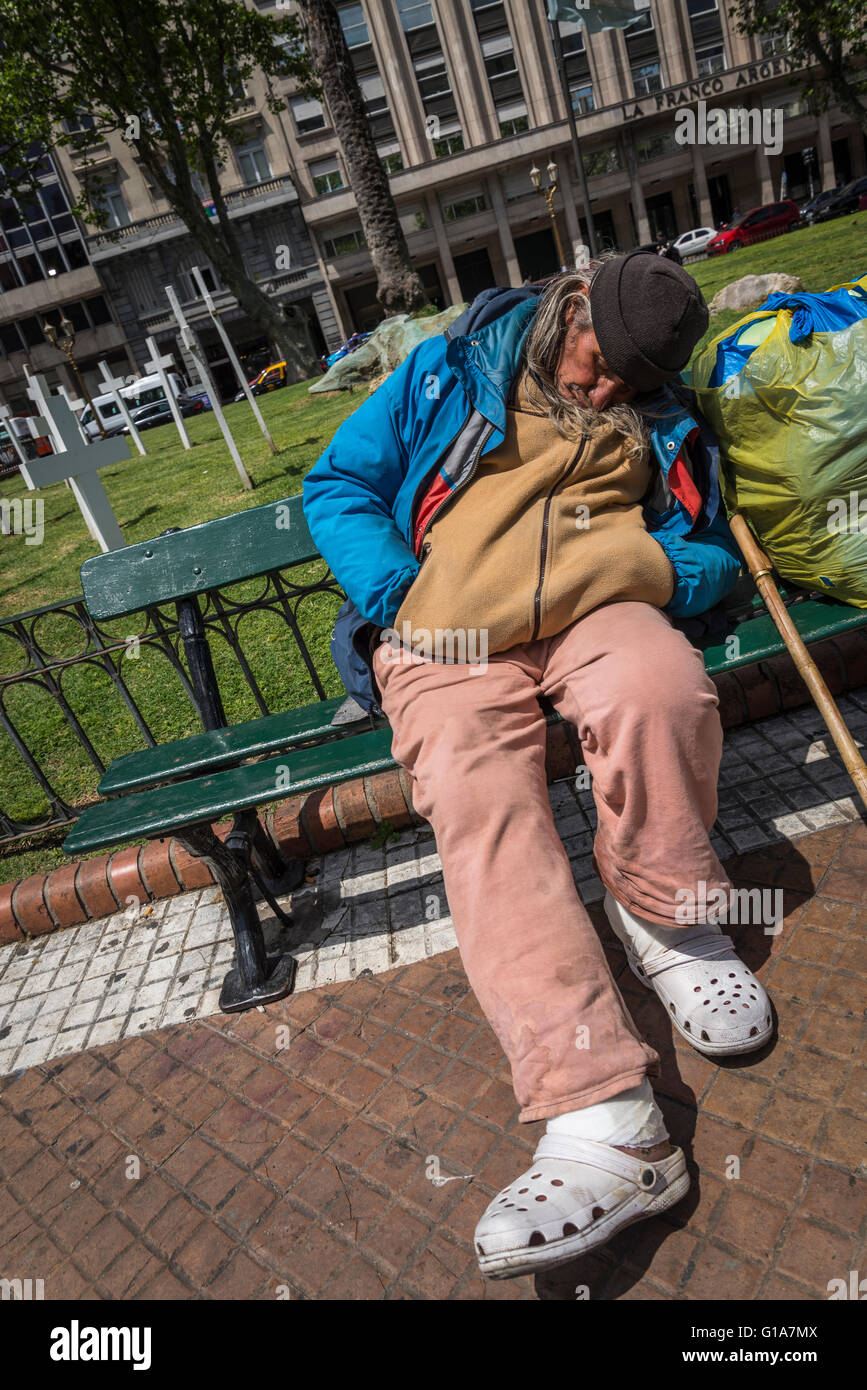 La persona senza dimora, Plaza de Mayo, maggio Square, Buenos Aires, Argentina Foto Stock