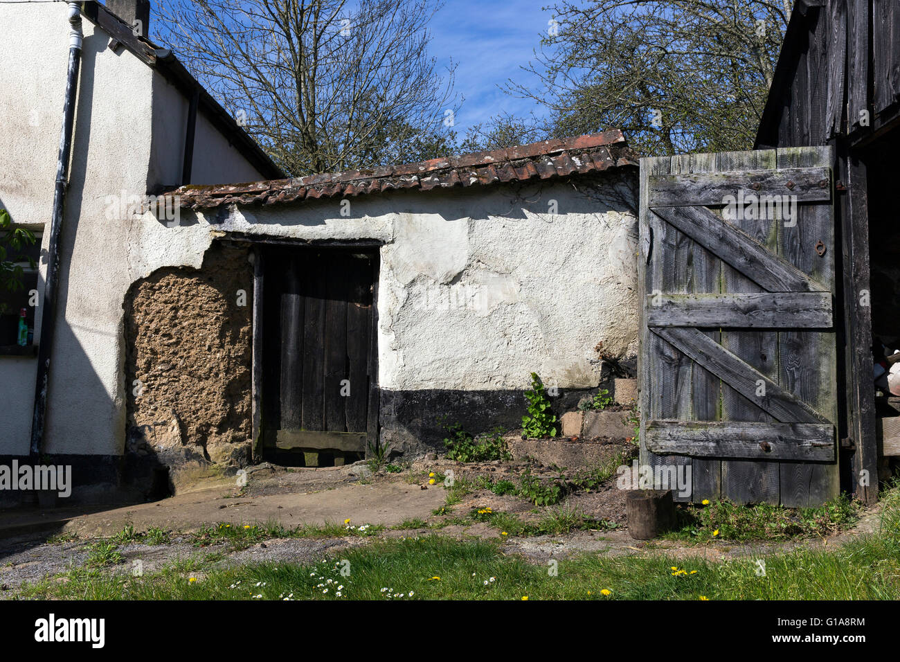 Parete di Cob,adobe, antico, antica, architettura, architettura, sfondo beige, bordo, marrone, edificio, argilla, cob constructio Foto Stock