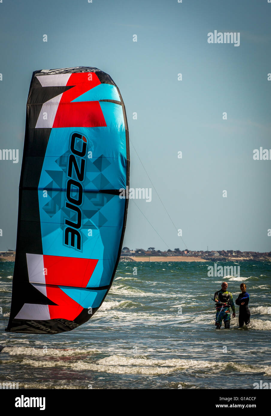 Una lezione di kite surf Foto Stock