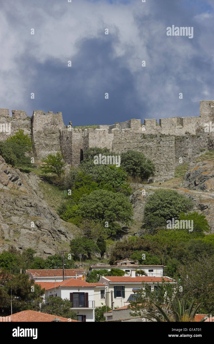 Myrinas' fortezza bizantina orientale e gateway enceinte rimane dopo la parete di recenti riparazioni e manutenzione. Limnos, Grecia Foto Stock