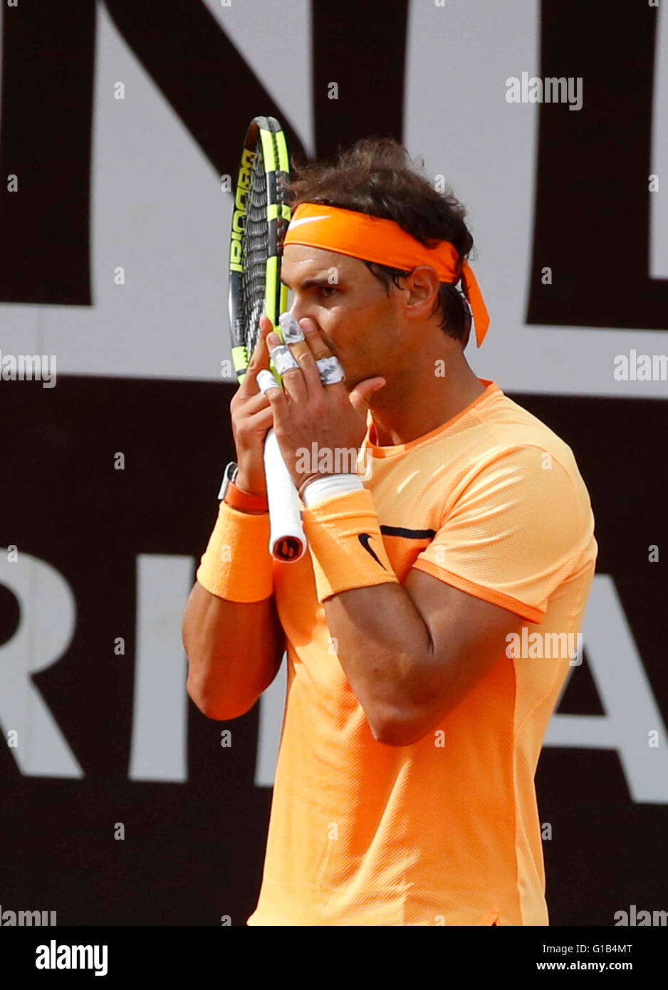 Roma, Italia. Il 12 maggio 2016. Rafael Nadal di Spagna durante il terzo round match del Campionato Italiano Open di tennis della BNL2016 torneo contro Nick Kyrgios di Australia al Foro Italico a Roma, Italia, 12 maggio 2016 Credit: agnfoto/Alamy Live News Foto Stock
