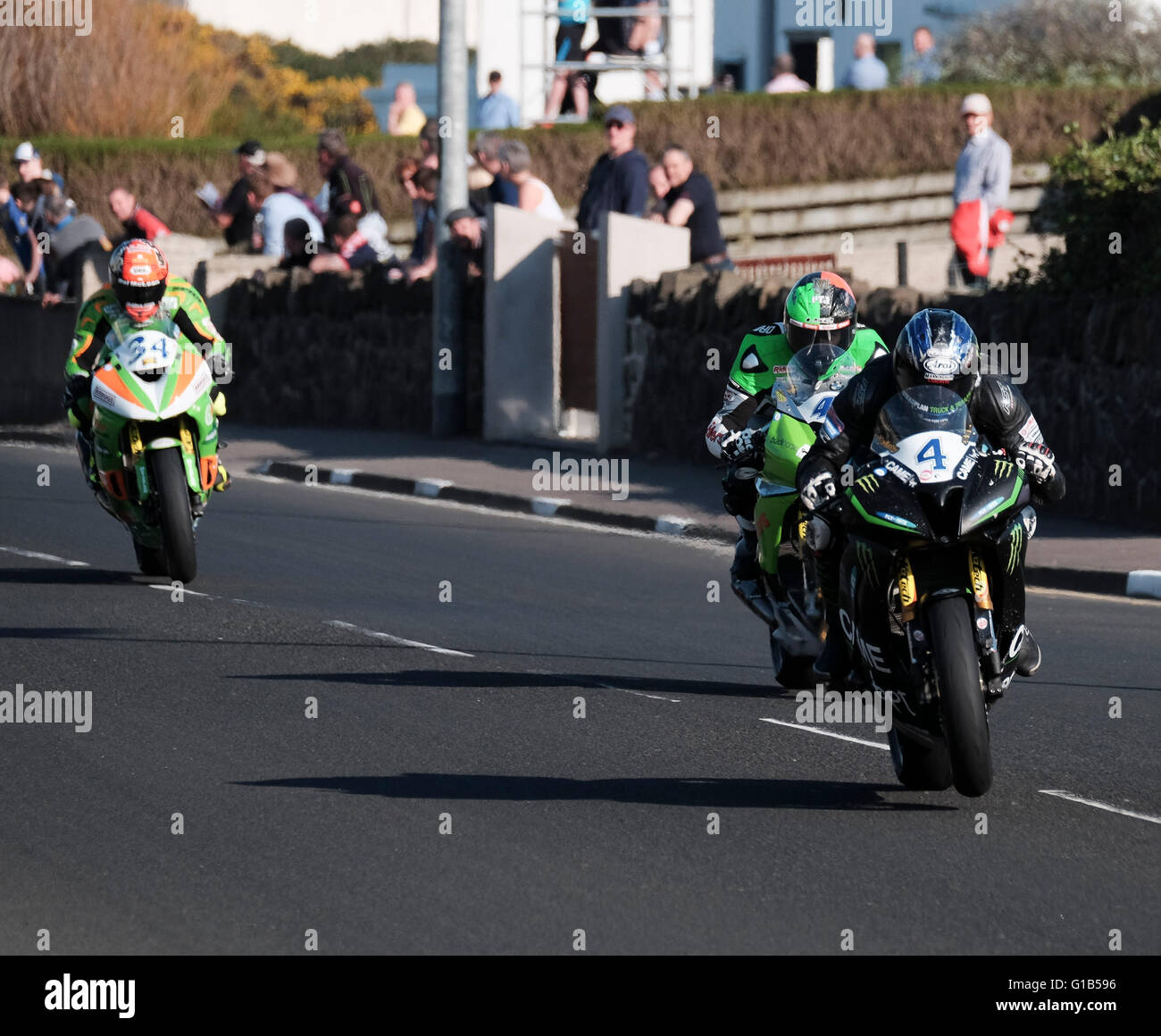 Portrush, Irlanda del Nord. Il 12 maggio 2016. Vauxhall internazionale Nord Ovest 200. Ian Hutchinson portano a un certo punto durante la gara SuperSport il giovedì sera. © Azione Sport Plus/Alamy Live News Foto Stock