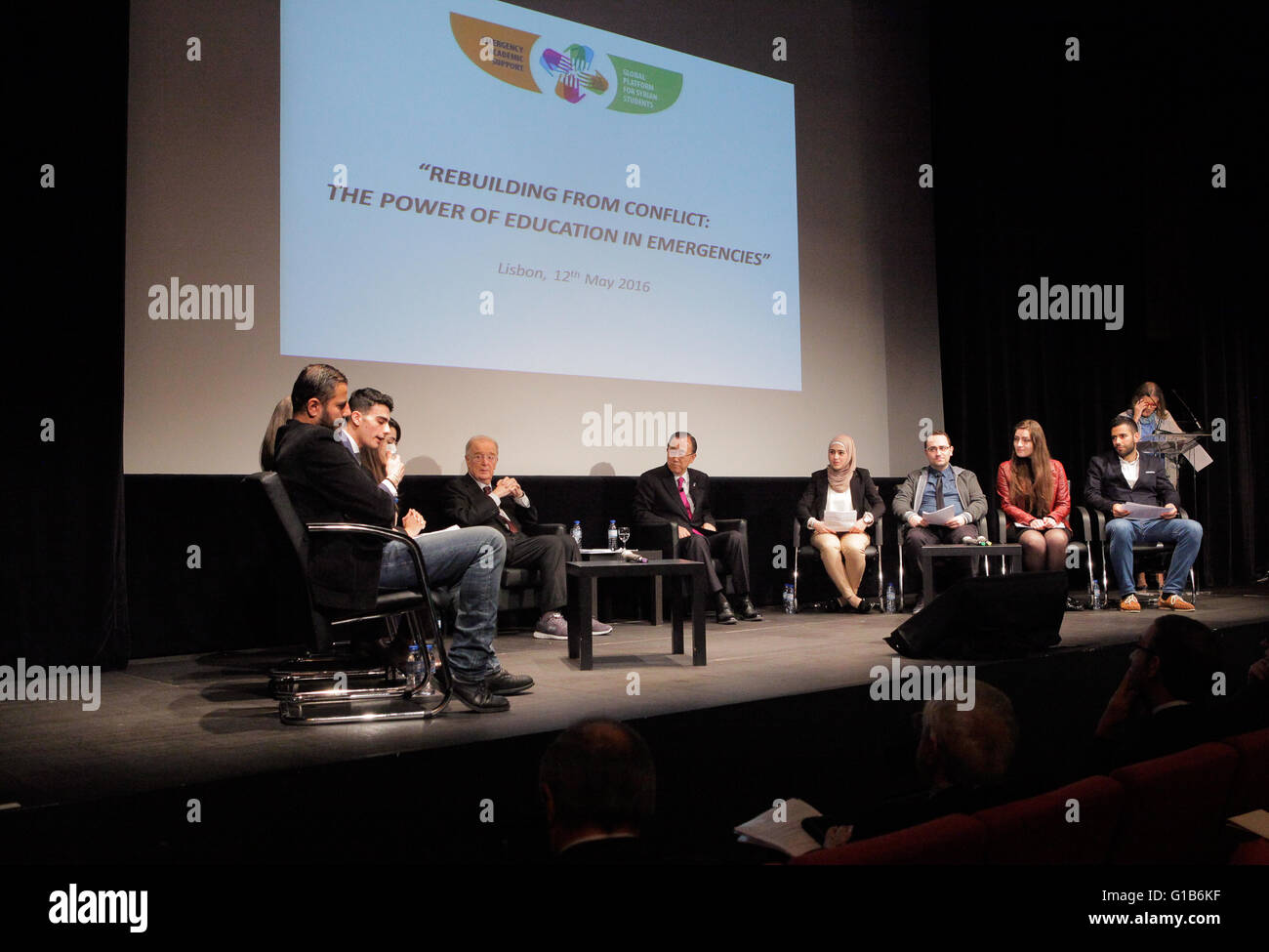 Lisbona, Portogallo, 12 aprile 2016. Incontro tra il Segretario Generale Ban Ki Moon, ex presidente portoghese Jorge Sampaio e studenti siriani, celebrata a Oriente Foundation Credito: Helena Poncini/Alamy Live News Foto Stock