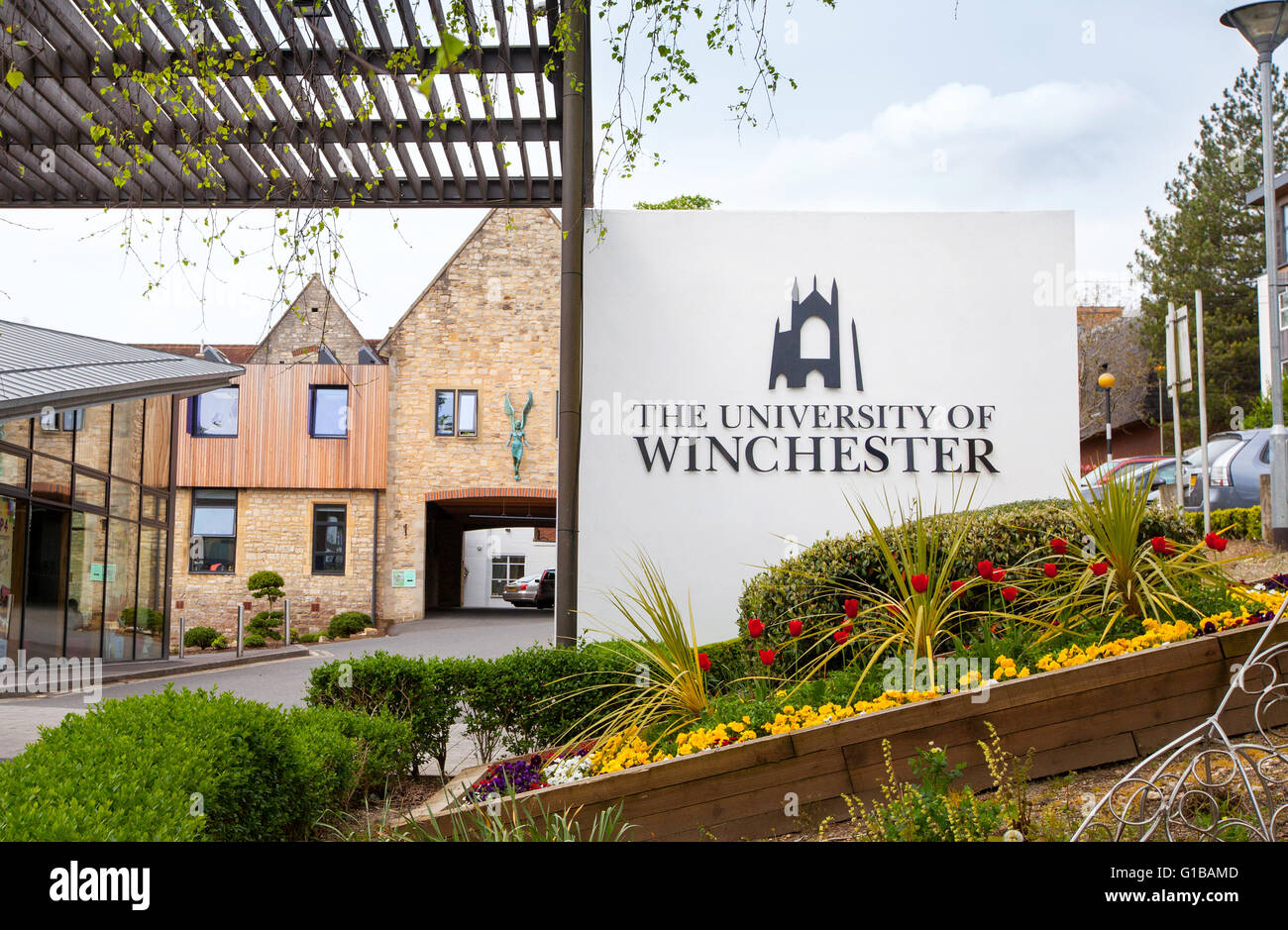 Università di Winchester esterno, Winchester, Hampshire, Regno Unito Foto Stock