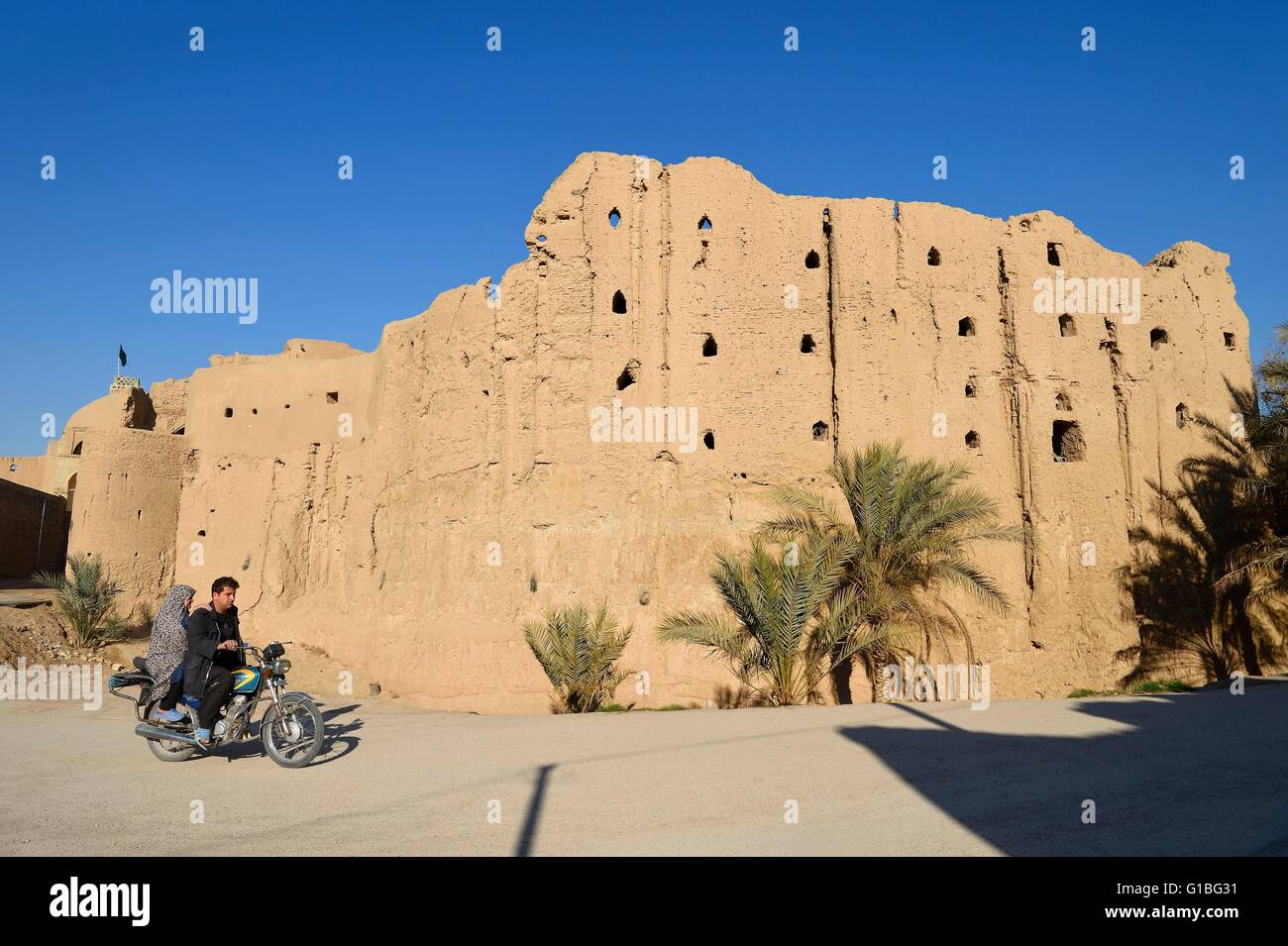 Iran, provincia di Isfahan, Dasht-e Kavir deserto, Khur e Biabanak County, Bayazeh, l'ex castello che potesse ospitare gli abitanti in caso di attacco nelle sue 700 camere Foto Stock