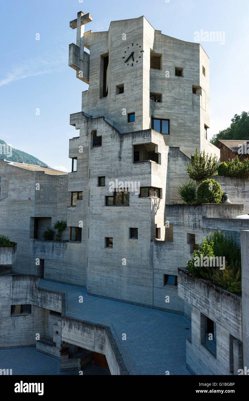 La Svizzera, Vallese, Val d'Herens, la chiesa di San Nicola è una architettura di Walter Förderer. Chiesa costruita con calcestruzzo diga di Grande Dixence Foto Stock