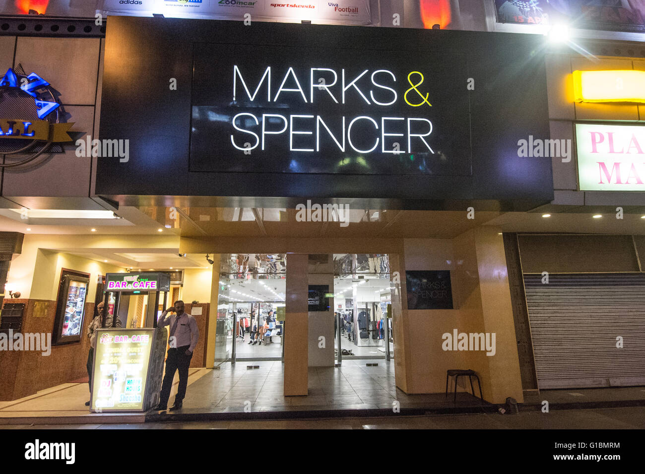 Una vista generale della catena di negozi Marks & Spencer a Connaught place di Delhi, India. Credito: Euan Cherry Foto Stock