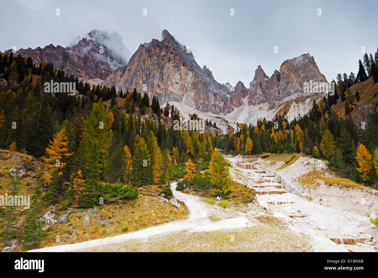 L'Europa, Italia, Dolomiti, autunno paesaggio di montagna Foto Stock