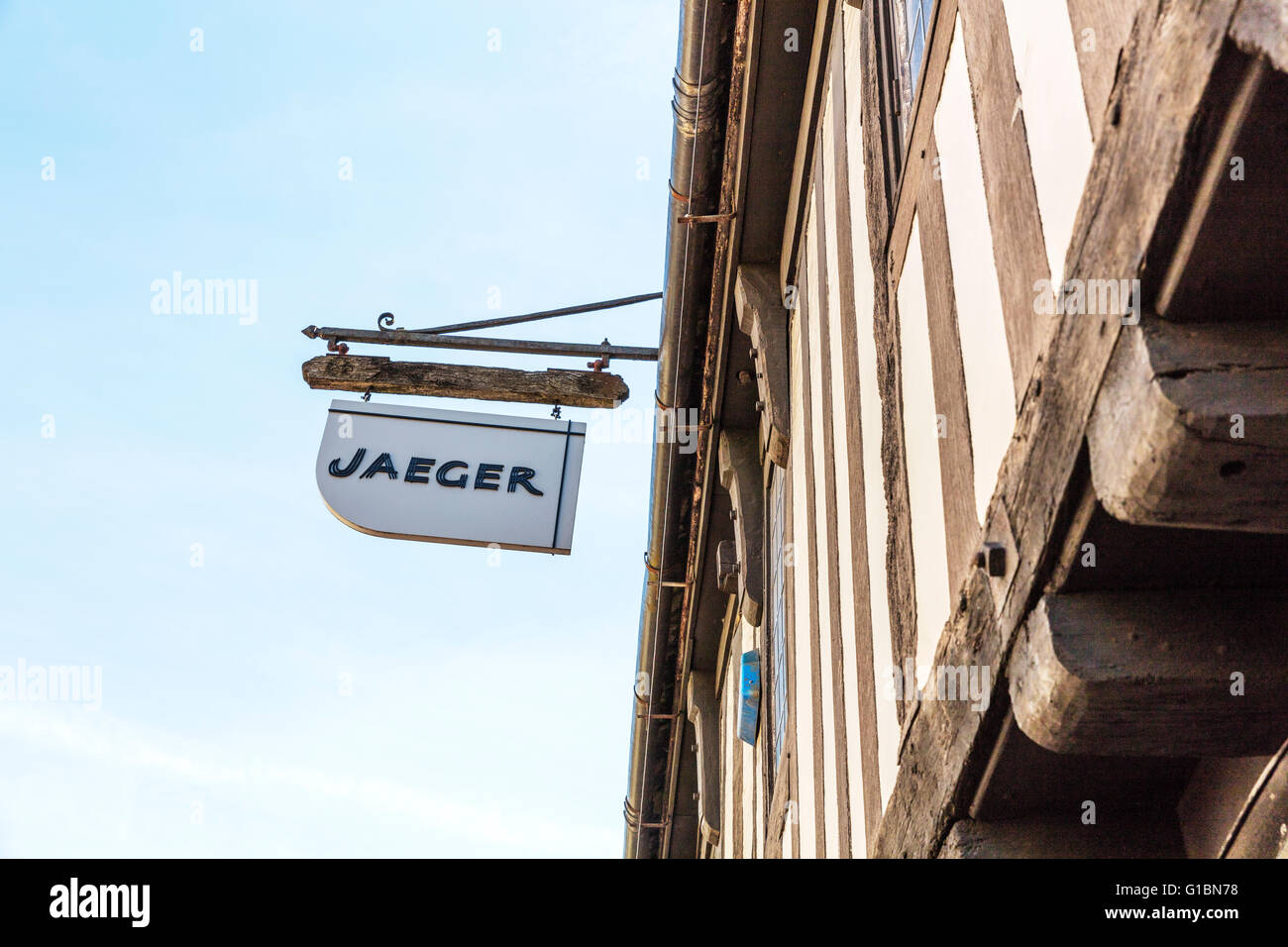 Jaeger shop nome segno britannico di lusso catena di negozi di moda  abbigliamento di qualità abbigliamento REGNO UNITO Inghilterra città inglesi  Foto stock - Alamy