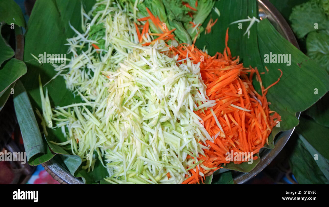 Asian street food con verdure fresche Foto Stock
