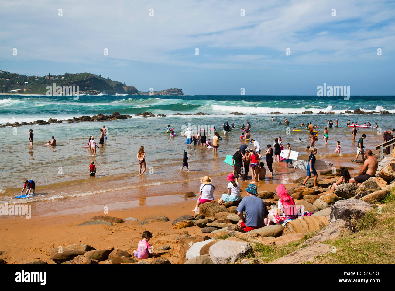 Australia, Nuovo Galles del Sud, Central Coast, vacanze folla all'Avoca Beach rock pool Foto Stock