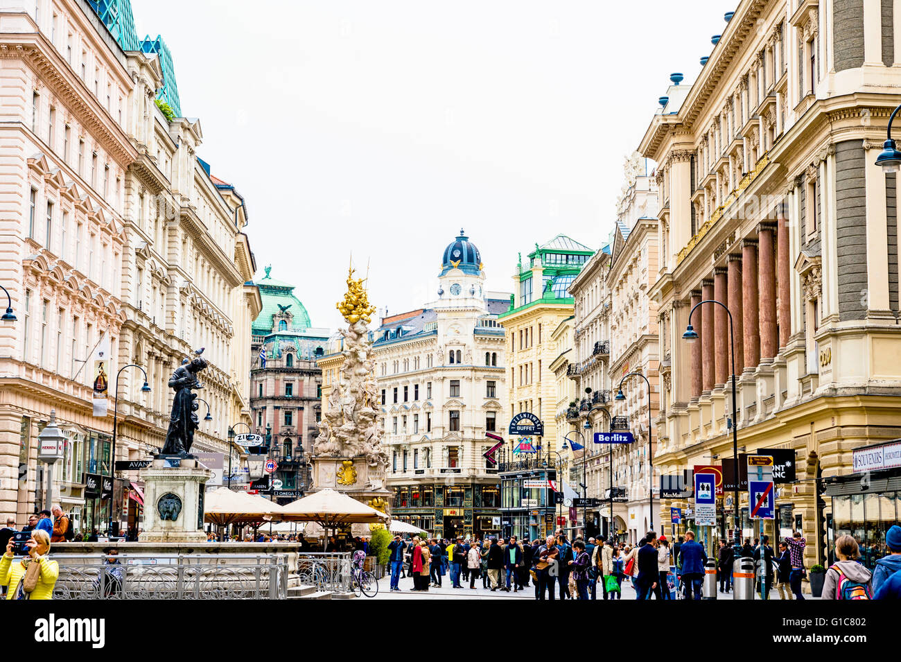 Vienna, Graben, la principale strada dello shopping; Graben, Haupteinkaufsstraße in Wien Foto Stock