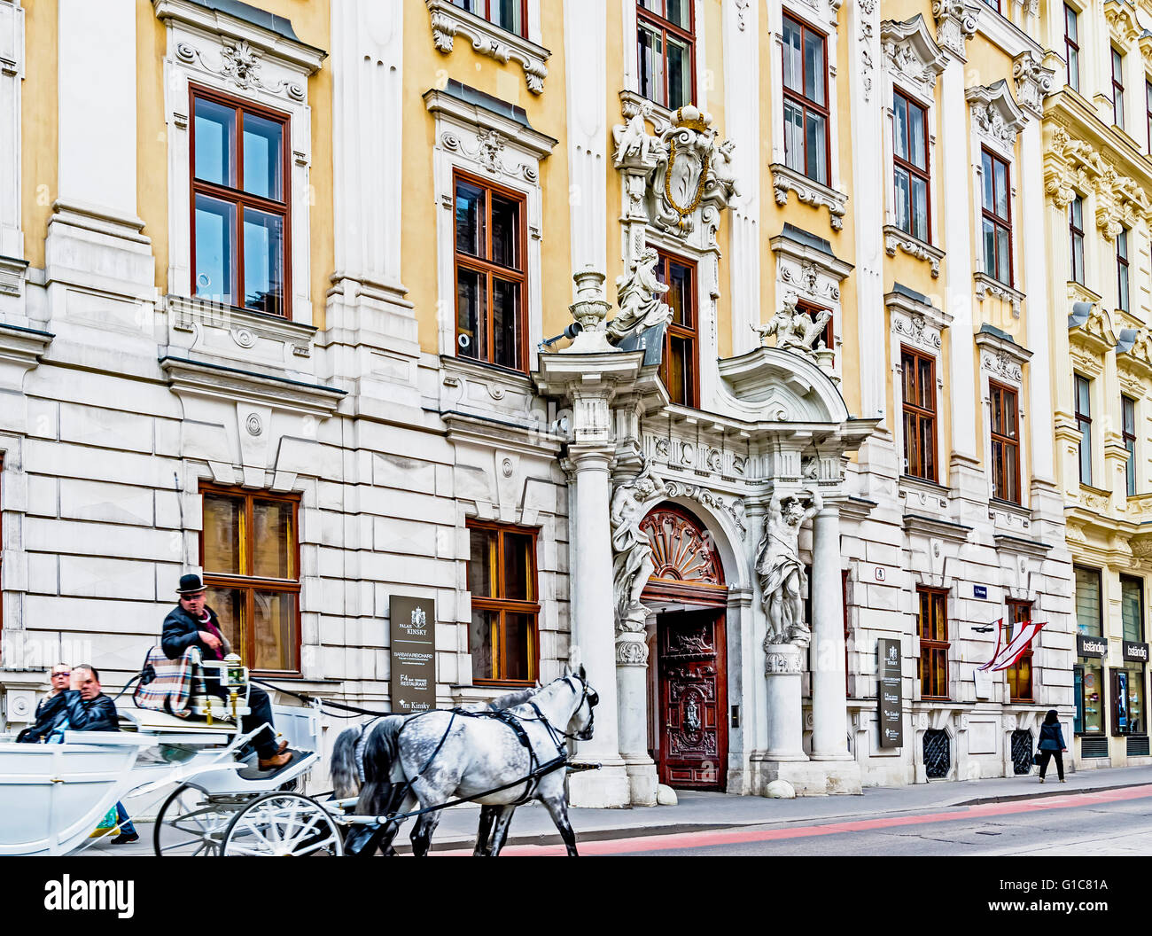 Vienna, Fiacres davanti al Palais Kinsky; Wien, Fiaker vor dem Palais Kinsky Foto Stock