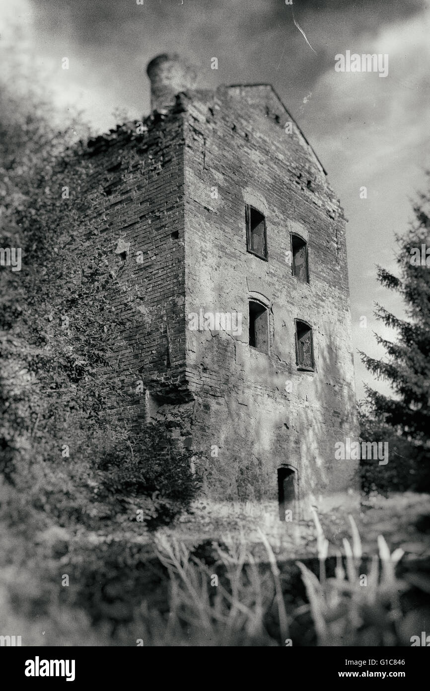 Abbandonato Haunted House in stile grunge Foto Stock