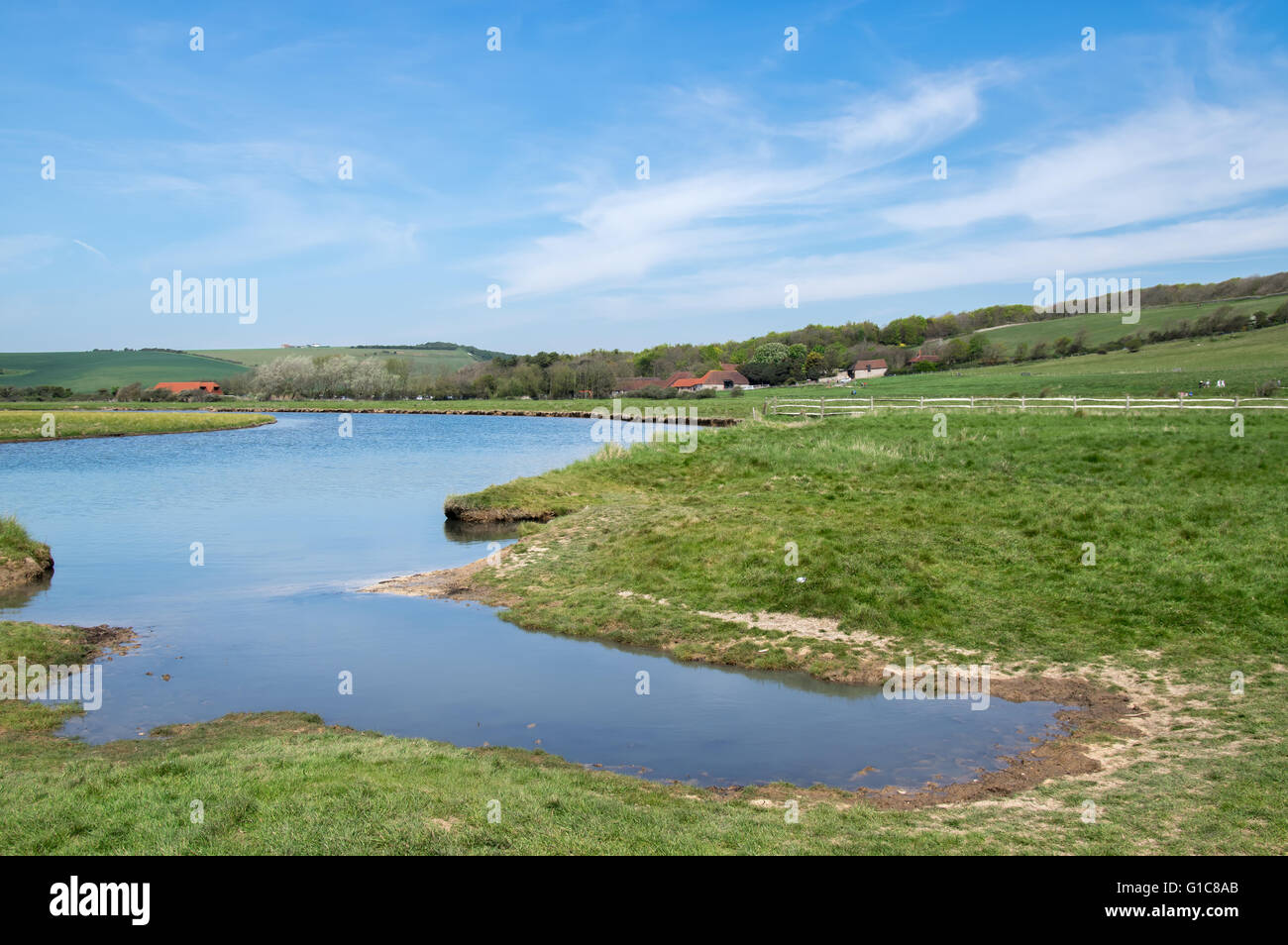 Guardando verso il funzionario Visitor Center a Cuckmere Haven Foto Stock