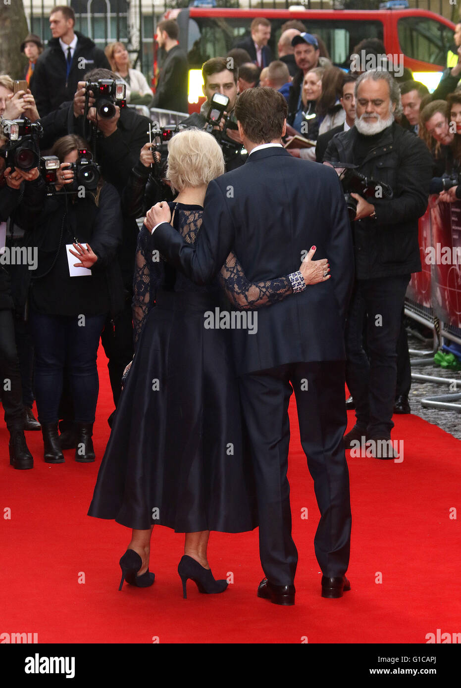 Aprile 11, 2016 - Dame Helen Mirren e Colin Firth che frequentano l'occhio nel cielo UK Premiere a Curzon, Mayfair di Londra, Regno Unito. Foto Stock