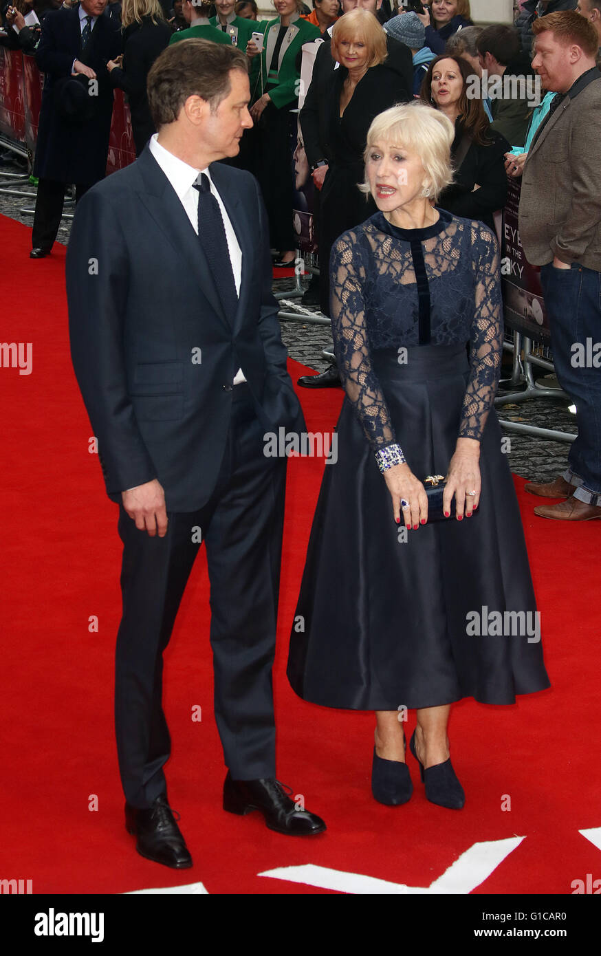 Aprile 11, 2016 - Colin Firth e Dame Helen Mirren frequentando l'occhio nel cielo UK Premiere a Curzon, Mayfair di Londra, Regno Unito. Foto Stock
