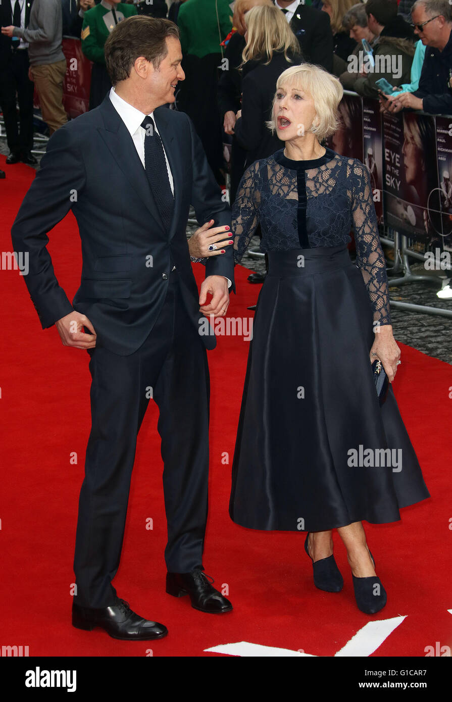 Aprile 11, 2016 - Colin Firth e Dame Helen Mirren frequentando l'occhio nel cielo UK Premiere a Curzon, Mayfair di Londra, Regno Unito. Foto Stock
