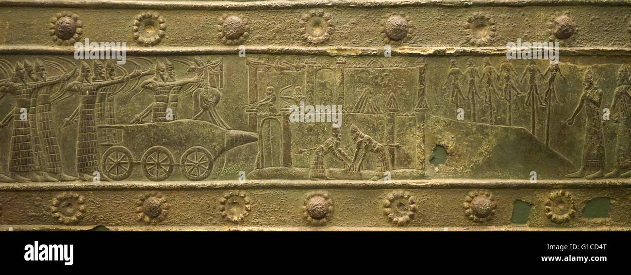 Il Balawat cancelli, tre gruppi di porte da Balawat, un antico Impero Assiro, goffrato con scene raffiguranti scene di guerra, la presentazione del tributo e la caccia dei leoni e dei buoi. Foto Stock