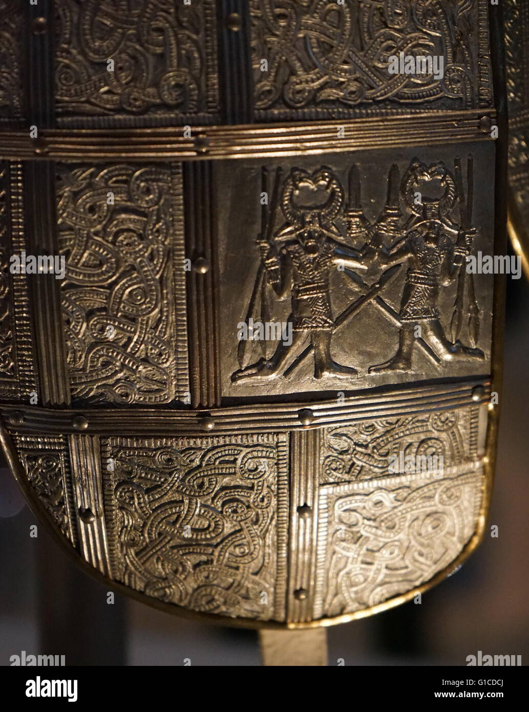 Dettaglio dal ricostruito Sutton Hoo casco, che è stato parte della Staffordshire tesoro è il più grande tesoro di anglosassone gold e silver e lamiera. In data 5° secolo Foto Stock