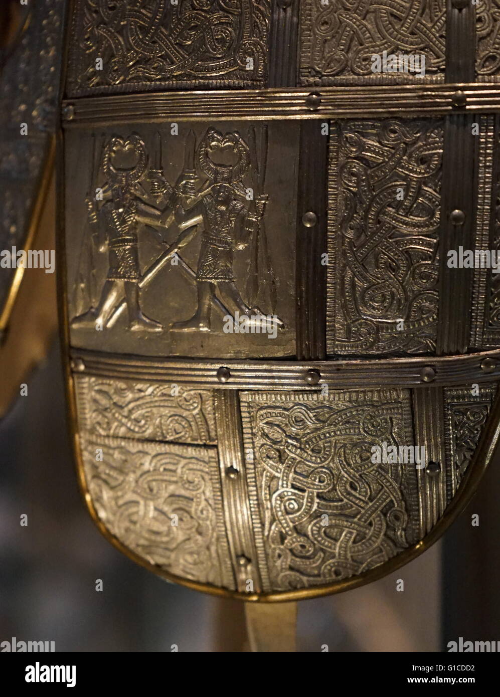 Dettaglio dal ricostruito Sutton Hoo casco, che è stato parte della Staffordshire tesoro è il più grande tesoro di anglosassone gold e silver e lamiera. In data 5° secolo Foto Stock