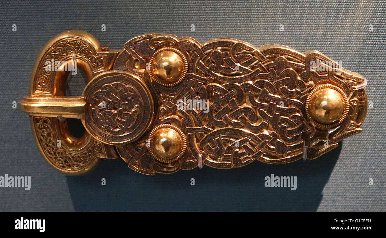 Grande fibbia in oro presentazione di inizio artigianato medievale. Datata VII secolo d.c. Foto Stock