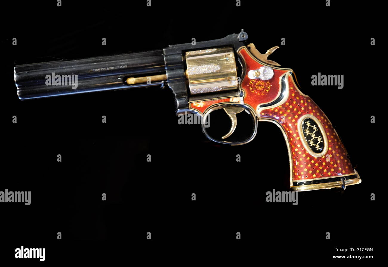 Il Tiffany Revolver, una pistola donati da Smith e Wesson e decorata dalla gioielleria Tiffany e Co. Datata 1989 Foto Stock