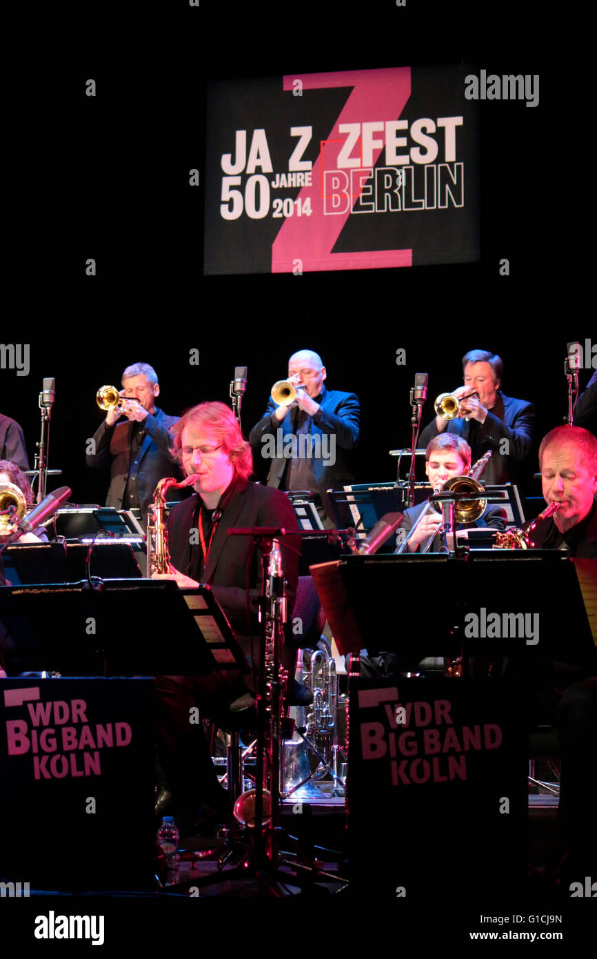 WDR Bigband - Auftritt der "WDR Bigband & Kurt vendita libertà canzoni' Jazzfest Berlin, 1. Novembre 2014, Berlino. Foto Stock