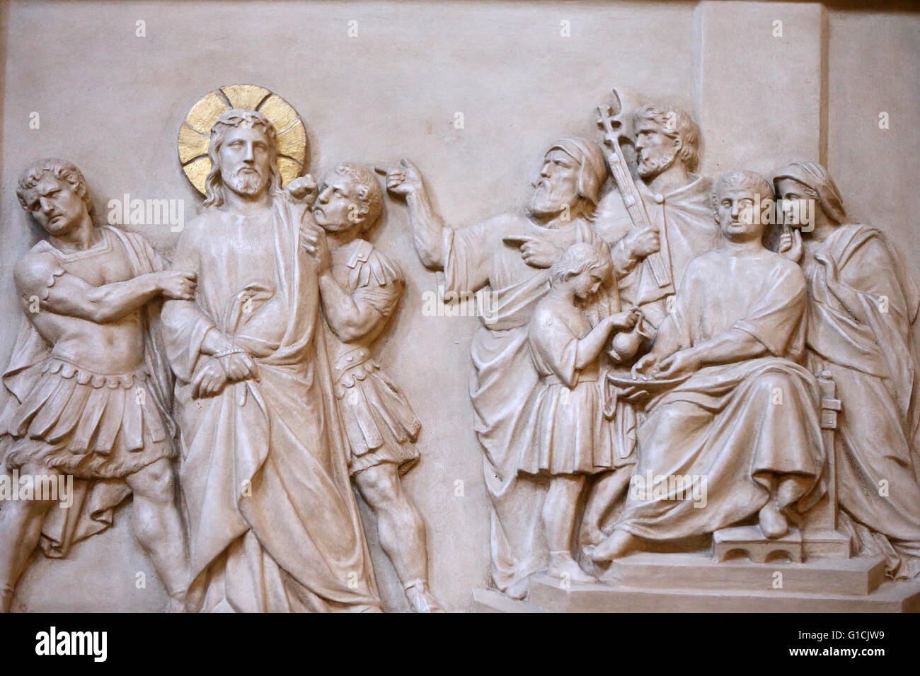 Basilica di Notre Dame di Ginevra. La passione di Gesù Cristo. Firts stazione. Gesù è condannato a morte. Ginevra. La Svizzera. Foto Stock
