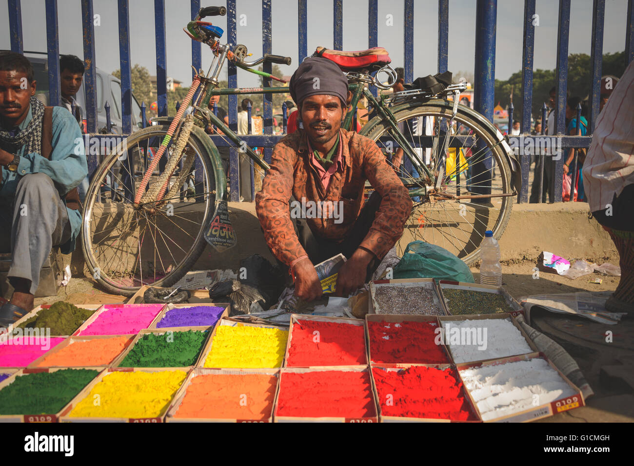 Polveri colorate per il festival di Dashain in Kathmandu, Nepal Foto Stock