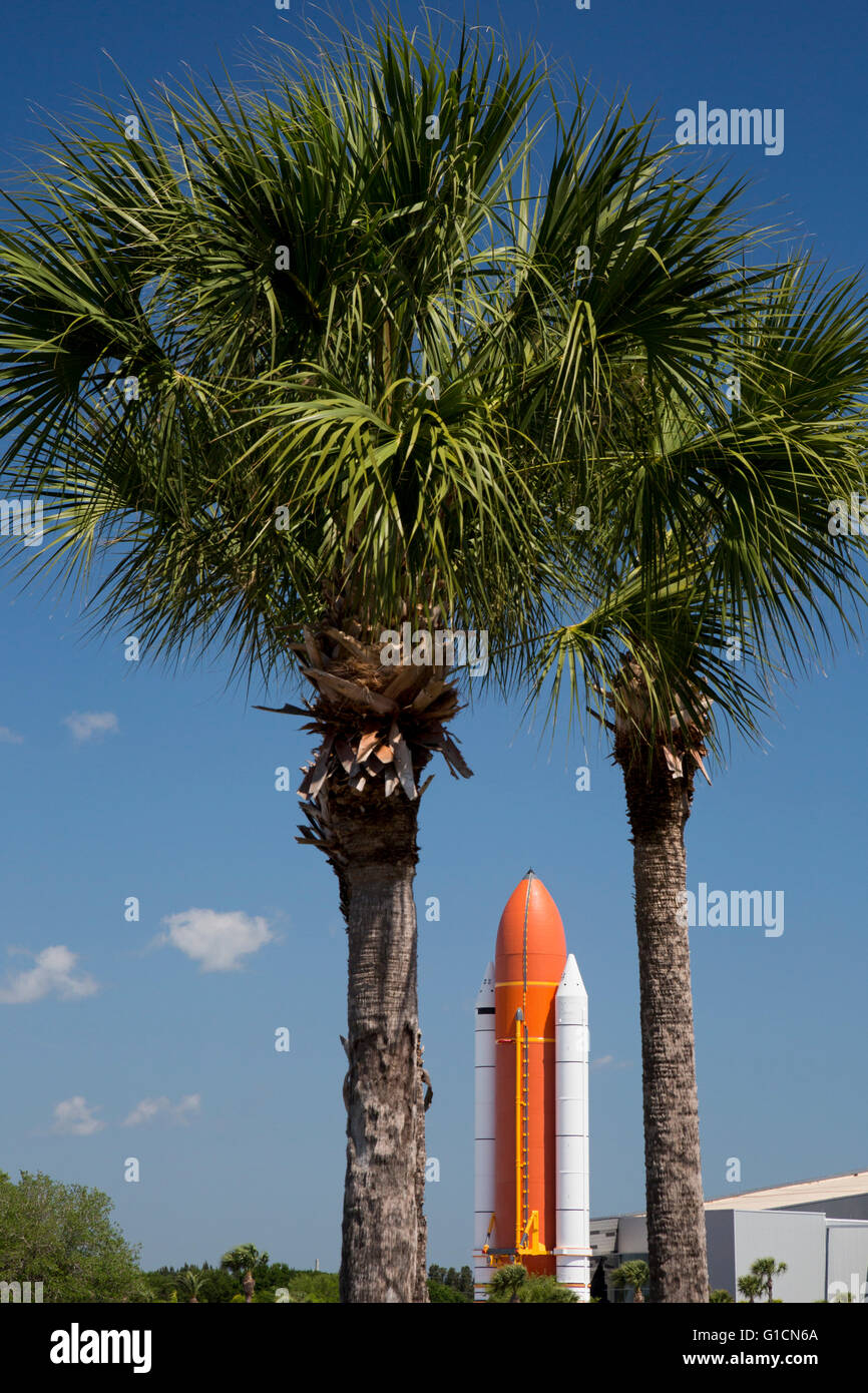 Cape Canaveral, in Florida - Space Shuttle per un serbatoio carburante esterno solido e booster a razzo al Complesso Visitatori del Centro Spaziale Kennedy Foto Stock