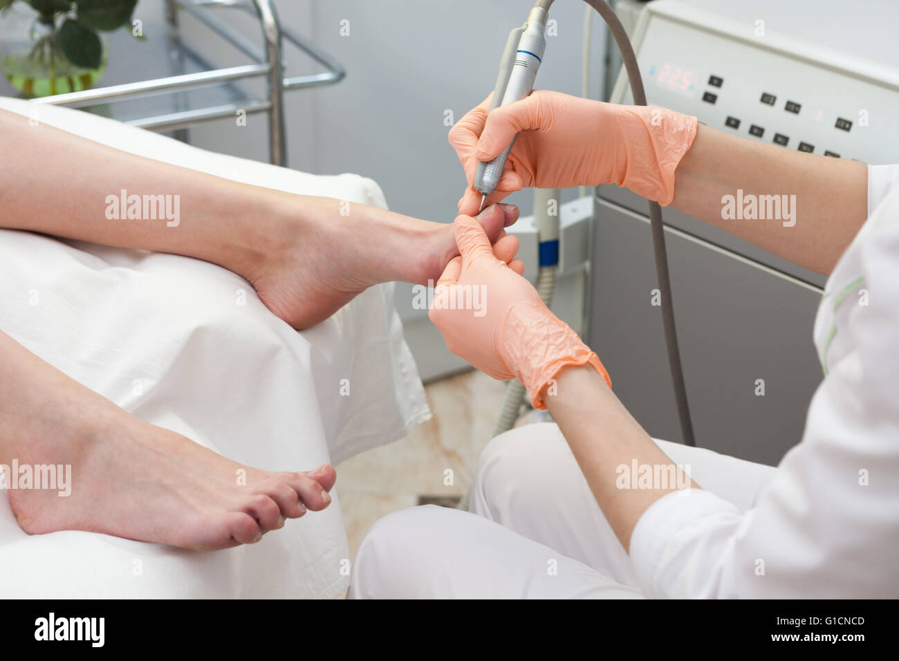 Pulizia di un piede. Foto Stock